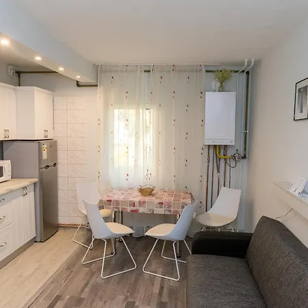 Park Apartment *
